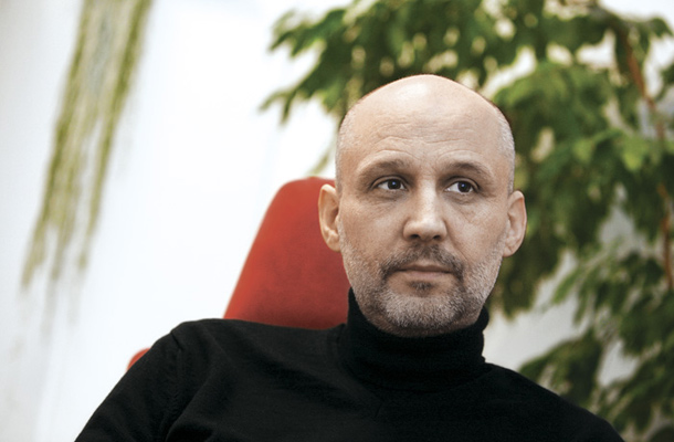 Andrej Lukšič: "V navezavi z uporniškimi, antikapitalističnimi gibanji, delavci, kmeti, skratka vsemi, želimo najti alternative."