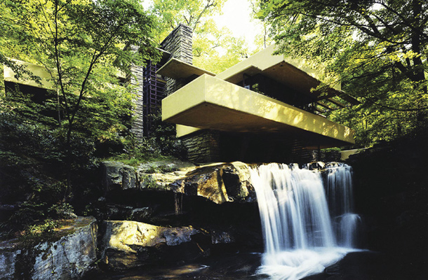 Hiša Fallingwater, mojstrovina Franka Lloyda Wrighta. (Bear Run, Fayette County, Pensilvanija, ZDA)  