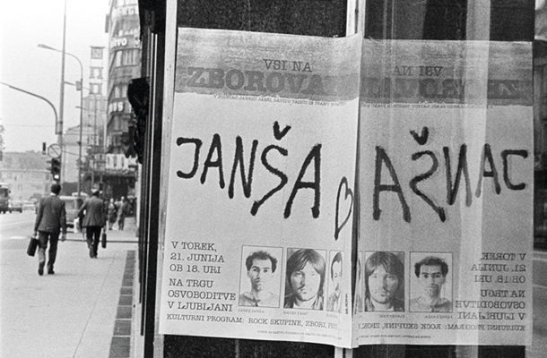 Plakate za veliko zborovanje na Kongresnem trgu (takrat se je imenoval Trg osvoboditve) je natisnila, plačala in nalepila Mladina.