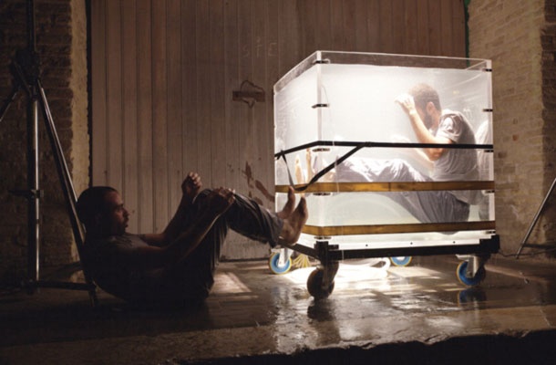 Egipčan Ahmed El Gendy se je v projektu One s pomočjo akvarija lotil raziskovanja osebnih in družbenih barier ter emocionalne varnosti.