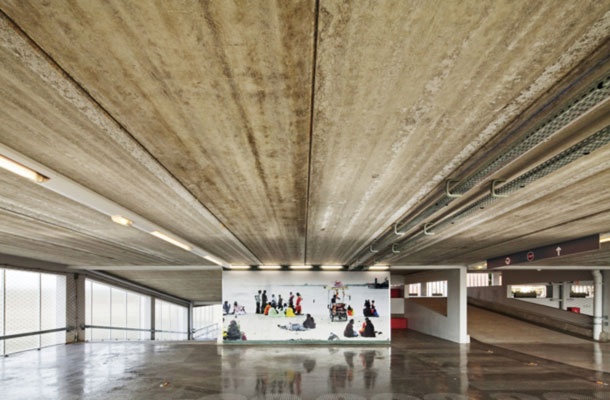 Parkirna hiša v mestu Soissons. Signalizacija desetih nivojev  s panoramskimi fotografijami kot mnemoničnim medijem. Arhitektura Jacques Ferrier. Skupina Laboratoire IRB