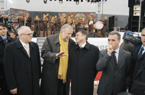 Prvi na Balkanu: Svečana otvoritev Mercator centra v Beogradu leta 2002. Dimitrij Rupel in Zoran Janković.