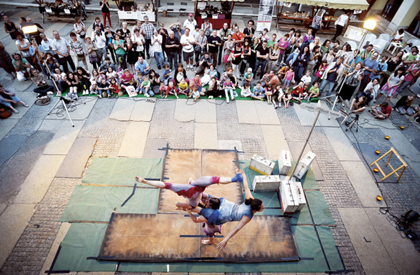 Mimbre, festival uličnega gledališča Ana Desetnica, Maribor