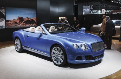 Slovenski bogataši so letos kupili že 40 Porschejev. Vmes si je kdo omislil tudi kakšnega Bentleya. Na sliki 6000 kubični Bentley Continental, z 460 konji za okrog 150 tisoč evrov, ki je bil kupljen letos februarja.