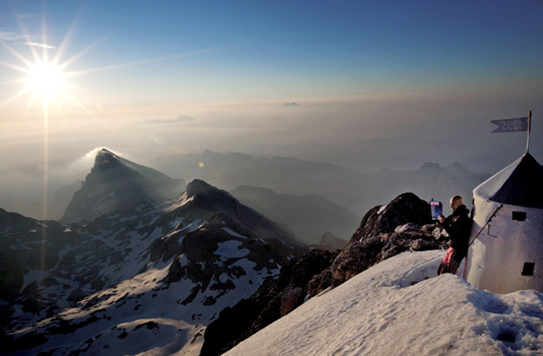 Triglav ob sončnem vzhodu / Foto Grega Kresal