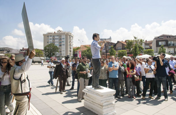 Vstaja v Prištini: ljudski protest proti zakonu o amnestiji je prvič obrodil sadove