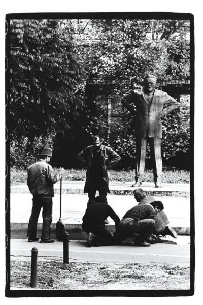 Kidričev spomenik v Ljubljani. Kip je bil postavljen leta 1960, izdelal ga je Zdenko Kalin.