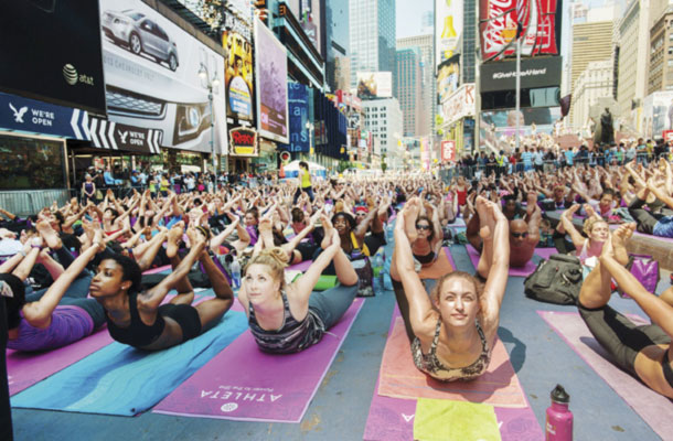 Množična vadba joge v New Yorku