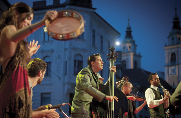Barcelona Gipsy klezmer orchestra, otvoritev 25. noči v Stari Ljubljani