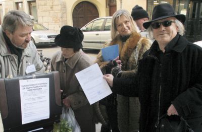 Bilo je nekoč : zbiranje podpisov proti izgradnji ljubljanske džamij