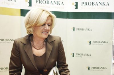 Romana Pajenk, nekoč nagrajena menedžerka leta, predsednica sekcije menedžerk in predsednica uprave Probanke. Danes za njeno banko jamčijo državljani.