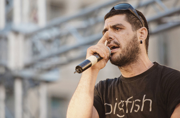 Umorjeni pevec in aktivist Pavlos Fisas 