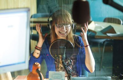 Radio Študent oddaja od leta 1969, vse od tedaj se ubada z vprašanjem finančne in posledično tudi programske neodvisnosti. 