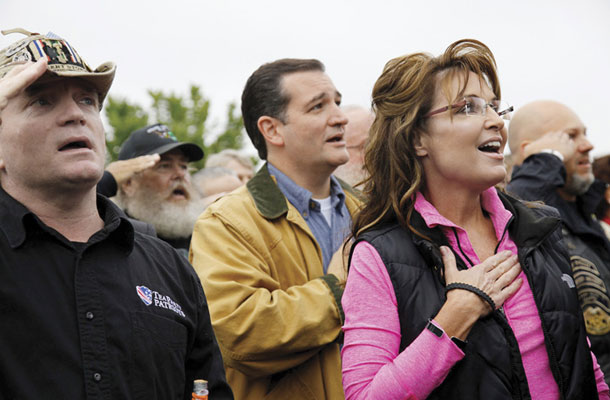 Čajanka pred Belo hišo: Senator Ted Cruz (v sredini) in Sarah Palin vodita demonstracije veteranov Million Vet March proti začasnemu zaprtju spominskega cetra veteranov v Washigtonu