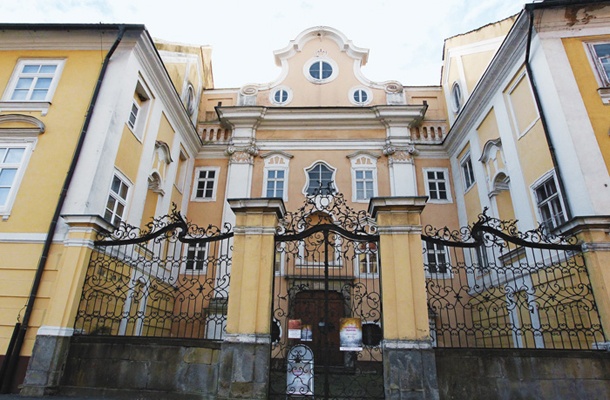 Tudi zastavljena Alojzijeva cerkev naj bi kmalu prišla v last in posest graške škofije.
