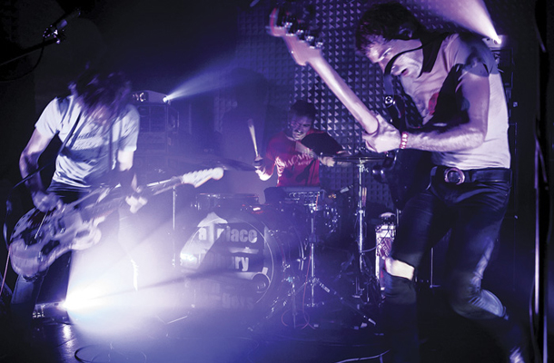 A Place To Bury Strangers s predskupino Bambara, klub Chanel Zero, Metelkova mesto, Ljubljana