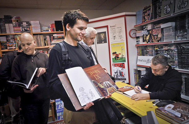 Avtor Tomaž Lavrič, predstavitev in podpisovanje stripa Dekalog IX–XI, Strip.art.nica Buch, Ljubljana