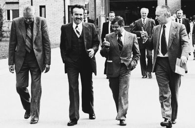 Zvone Dragan leta 1978, takrat podpredsednik slovenske vlade, v delegaciji slovenskega vrha, ki je na Brdu obiskala Tita