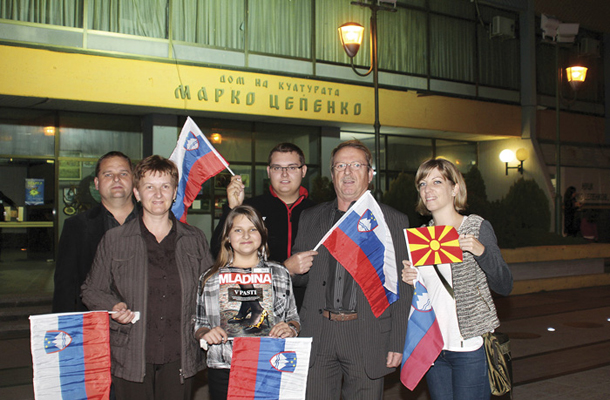 Ekipa Slovenije na otroškem Mednarodnem festivalu ZVEZDIĆKI 2013, Prilep, Makedonija / Foto J. Leutgeb