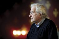 Dr. Noam Chomsky: »V Evropi prebivalstvo ne odloča o politikah. Birokrati v Bruslju odločajo. In to je zelo daleč od demokracije.«