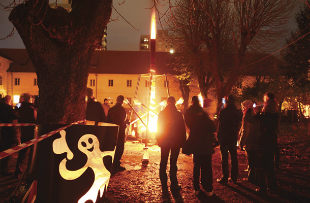 Začetek 5. festivala ognjenih ambientov in luči Ana Plamenita, dvorec Selo, Ljubljana