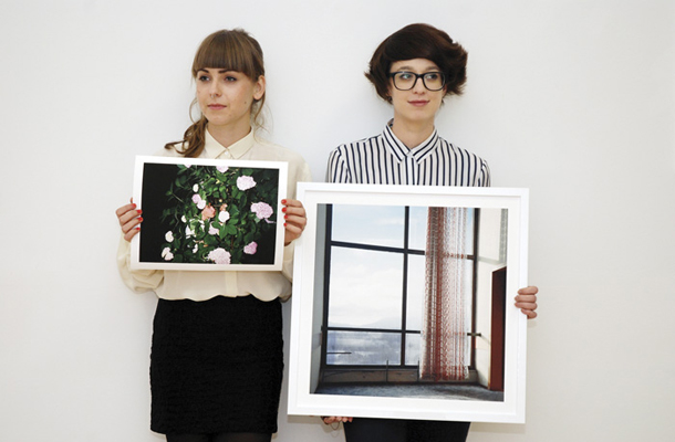 Biba Košmerl in Ajda Schmidt, nagrajenki natečaja Galerije Photon, Alternativni svetovi, Photon, Ljubljana