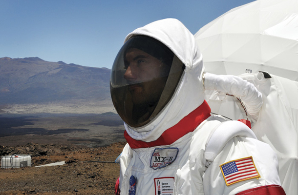 Angelo Vermeulen v skafandru poleti na simulaciji Marsa