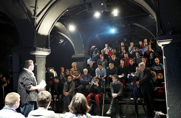 Janko Lorenci na predstavitvi Iniciative za demokratični socializem v gledališču Glej v Ljubljani 13. novembra 2013