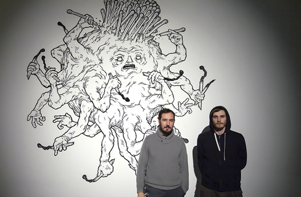 Kurator David Schilter in avtor Oskars Pavlovskis: Poslednja vžigalica, razstava latvijske stripovske revije Kuš, Kino Šiška, Ljubljana