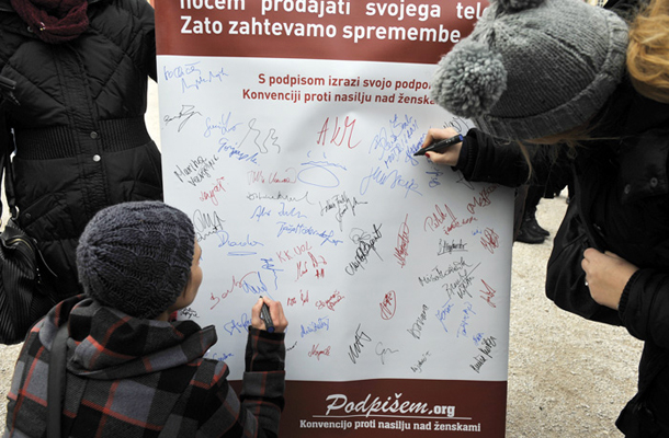 Podpisovanje Konvencije, mednarodni dan boja proti nasilju nad ženskami, park Zvezda, Ljubljana