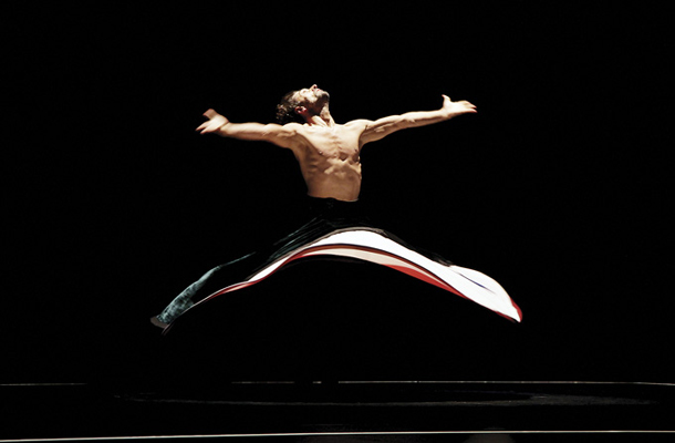Ziya Azazi: Dervish in progress, plesna predstava, Kino Šiška, Ljubljana