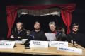 Prizadeti zaradi zmanjšanja subvencij kulturnega ministrstva na tiskovni konferenci v Mini teatru 