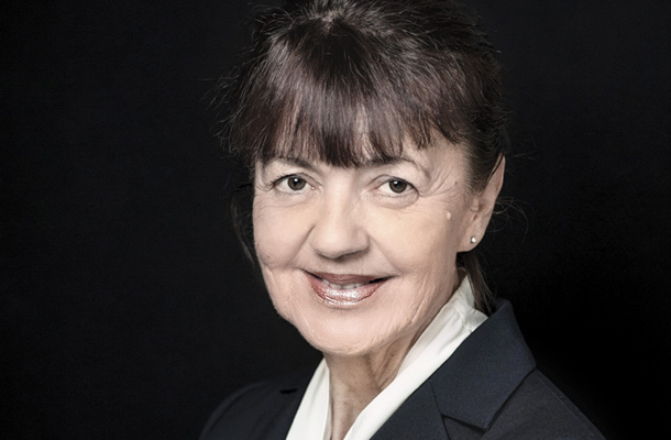 Dr. Lučka Kajfež Bogataj (l. 1957), klimatologinja, ki je članica Medvladnega foruma za spremljanje podnebnih sprememb pri OZN, ta pa je leta 2007 prejel Nobelovo nagrado za mir, profesorica na biotehniški fakulteti v Ljubljani.