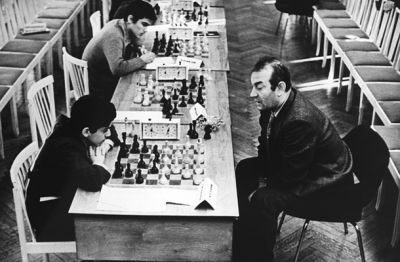 Mladi Gari proti Viktorju Korčnoju leta 1975