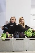 Mojca Kocbek Vimos in Anka Štular, avtorici Modularnega vrtnega zabojčka, Razstava Roglab, Galerija Breg, Ljubljana