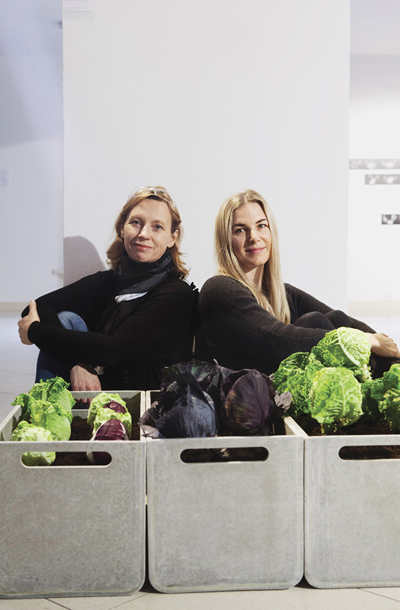 Mojca Kocbek Vimos in Anka Štular, avtorici Modularnega vrtnega zabojčka, Razstava Roglab, Galerija Breg, Ljubljana