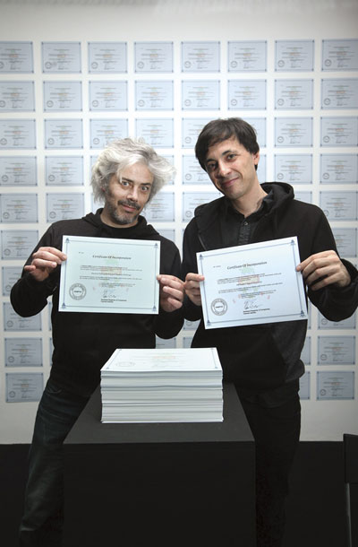 Umetniški vodja Janez Janša in avtor Paolo Cirio: Vrzel za vse (Loophole for All), intermedijska instalacija o možnostih in pristojnostih davčnih oaz, Aksioma, Ljubljana