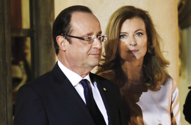 Francoski predsednik Hollande z dosedanjo partnerko, novinarko  Valérie Trierweiler. Francozi jo imajo za ljubosumno in posestniško.