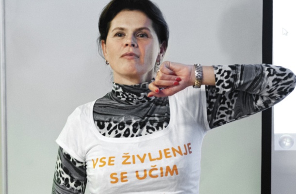 Alenka prisega na mlade, a jim ne dovoli, da bi prevzeli odgovornost