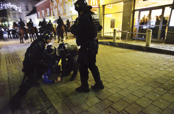 Policijski prijemi v vstajniškem Mariboru 