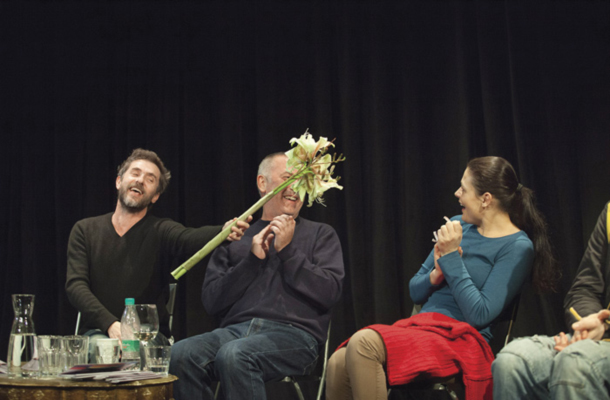 Cvet avtorja besedila Pascala Ramberta za glavno igralko Pio Zemljič, Zapiranje ljubezni, Mini teater, Ljubljana