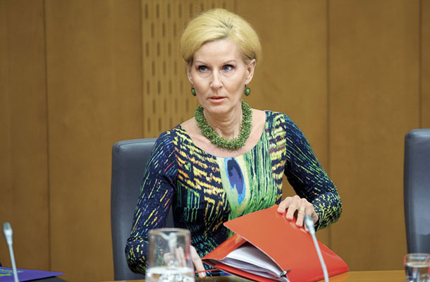 Ministrica Alenka Trop Skaza 