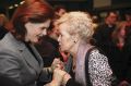 Foto tedna: Predsednica vlade Alenka Bratušek in Angelca Likovič, osnovnošolska učiteljica Janeza Janše. Razglasitev One 365 za leto 2013