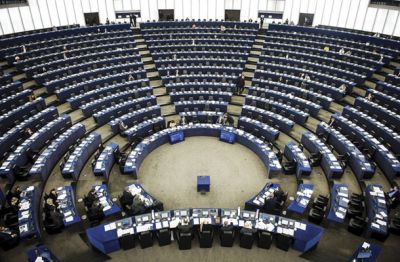 Prazen evropski parlament v Strasbourgu med zasedanjem o Ukrajini 12. marca 