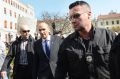 Janez Janša in njegovi (iz proračuna plačani) varnostniki pred ljubljanskim sodiščem