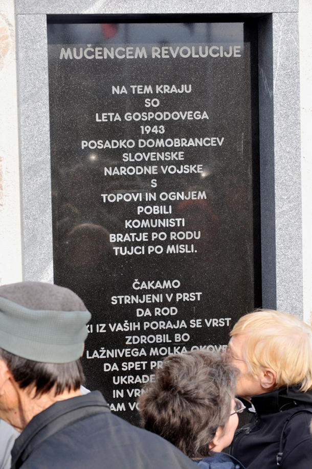 Posvetilo na spomeniku padlim domobrancem v Grahovem 