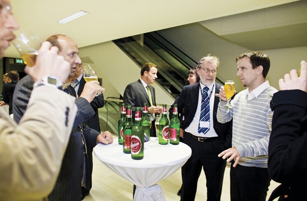 Pivopivci: Volilni štab strank SLS in SMS po volitvah  leta 2008.