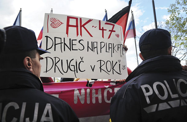 Foto tedna: Protest proti zakonu o visokem šolstvu »Naj ZViS izvisi«, 16. april, Ljubljana 