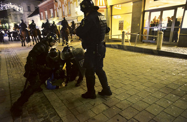 V Mariboru je bilo med vstajami veliko nasilja, a ravno v tem mestu nastajajo nove oblike demokracije. 