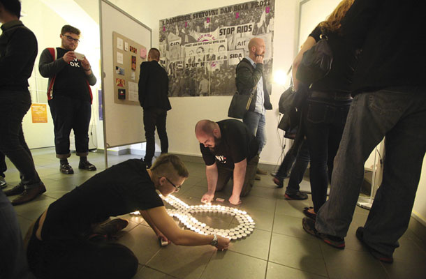 Začetki aids/HIV preventive, otvoritev razstave artefaktov, tudi plakata ZSMS (l. 1989), Legebitra, Ljubljana